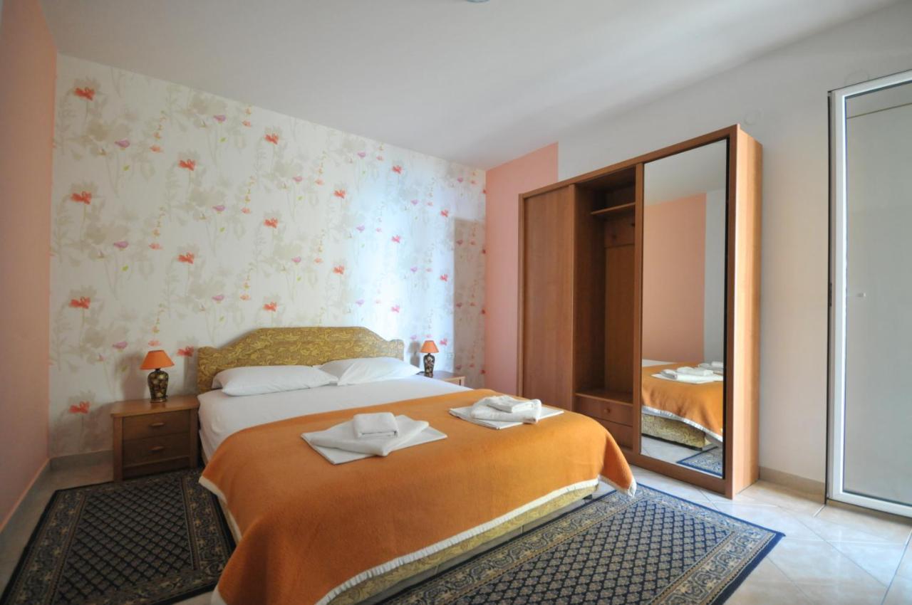 Apartments Balic Sveti Stefan Ngoại thất bức ảnh