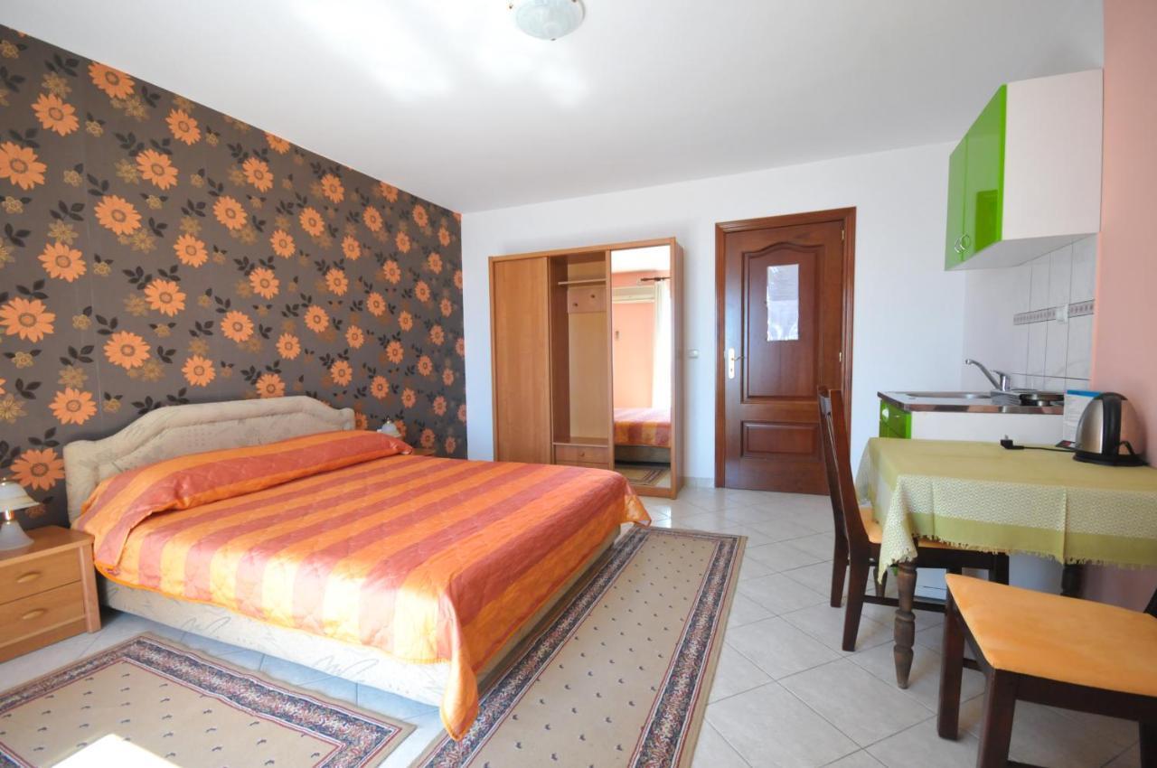 Apartments Balic Sveti Stefan Ngoại thất bức ảnh